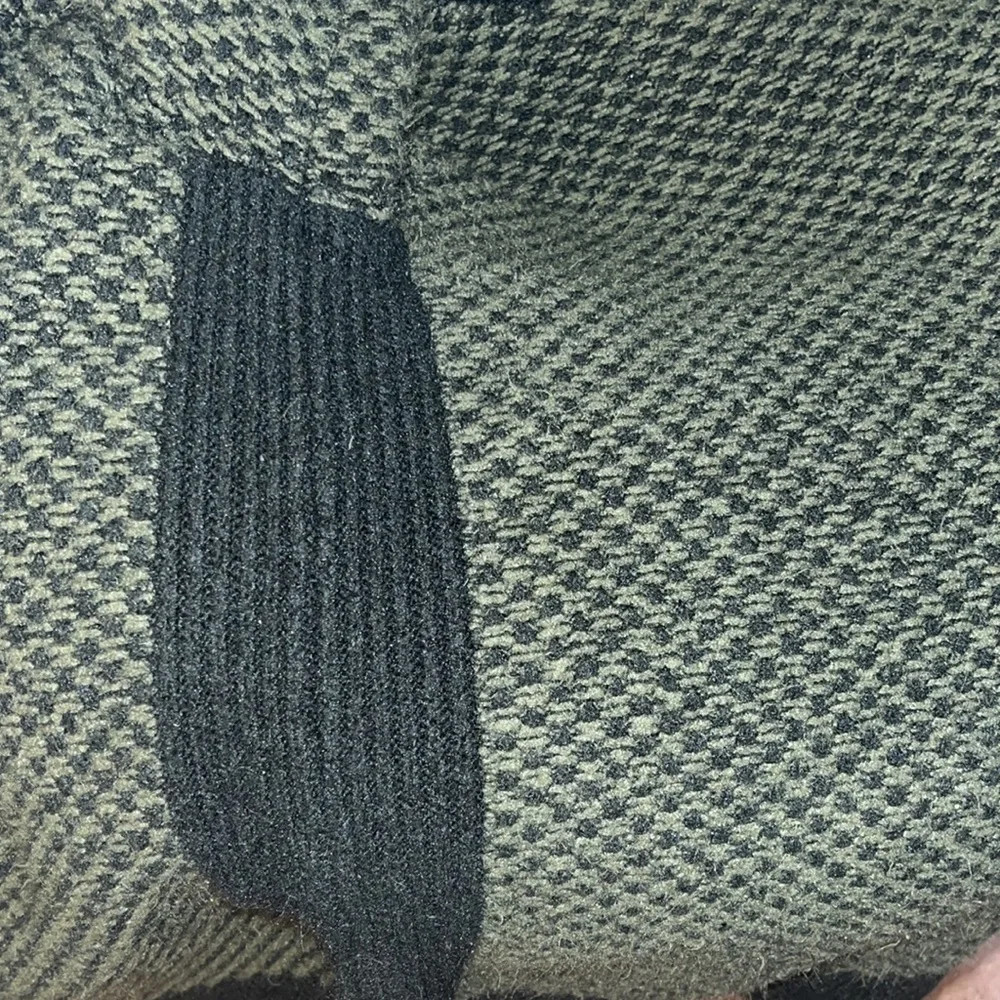Thick Universal Thread Cardigan - Picture 5 of 5
